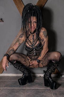 Dominatrix Dana