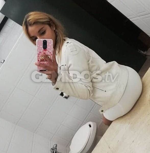 Soy una escort jovencita Colombiana muy caliente, que le gusta que la hagan sexo oral, pero también me encanta mamar vergas, al momento de coger disfruto mucho del sexo e incluso es muy común que llegue al orgasmo. Me fascina ir con los clientes y meterme al jacuzzi con ellos también bañarme con ellos después de que tenemos sexo.

Mi servicio sexual es algo que tienes que probar te prometo que te llevaras un recuerdo para toda tu vida ya sea que me pongas de perrito y me empices a coger o que yo me monte sobre ti y comencé a cabalgar hasta llegar al orgasmo.

Por el momento solo trabajo en la Ciudad de Mexico y solo me puedes contactar por medio de whatsapp, yo no contesto llamadas ya que me gusta mantener la discreción.