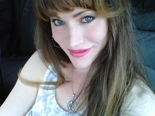 I love to travel, reading, good music, jazz, musicals, broadway, good foods and candlelight dinner, walks along the beach, romance, chocolates, flowers, bubble baths…And most of all My Interest is in YOU!