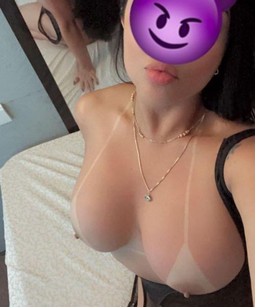 Chica sexi caliente con muchos deseos de que me cojas rico tetas grande culo🍑 grande boca grande🫦😈  
