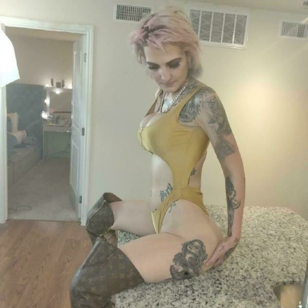 Hello Gentlemen, Amber Rae here looking to meet new friends to have a great time with! I am very outgoing and love trying new things. Especially food! I am a HUGE foodie. I am 29 years young about to be 30 in December. I am 5’8’’