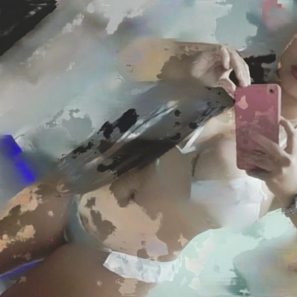 Hola mis amores soy Daniela soy de Colombia en Malaga por 1era vez en Malaga. Apto. privado. soy super complaciente, cachonda, apasionada y entregada. Me especializo en hacer realidad tus fantasías me encanta el sexo ven a disfrutar de mi coñito estrecho y mi lengua húmeda. Mis tetas son grandes y naturales mi piel te creara adicción atrévete a conocerme y seguro volverás. Lo que ves en mis fotos es todo lo que te comerás. Llamame al 6725 05771 para que concretemos una cita. Te estoy esperando ansiosa.