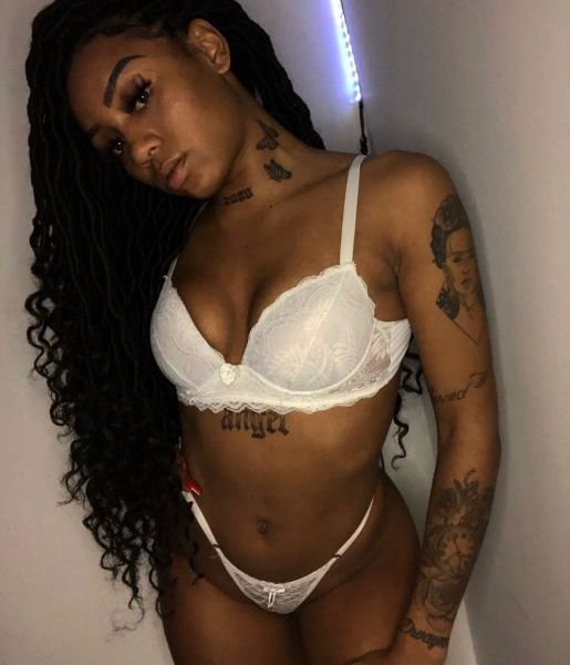 Olá, meus amores! Sejam bem vindos ao meu perfil, sou conhecida como mulatinha. Sou exatamente como nas fotos, de seios naturais, bumbum redondinho. Vem provar da minha bucetinha apertadinha e meu cuzinho molhado que você vai adorar. Como é meu atendimento? Sou bem carinhosa, safada e totalmente sem frescura. Faço um oral bem babadinho se estiver limpinho, beijo na boca e também faço anal com adicional. Atendimento diferenciado e sem pressa. Garanto que não vai se arrepender! Atendo apenas em motéis e hotéis.Cachês: R$ 150,00 – 30 minutos R$ 250,00 – 1 hora.