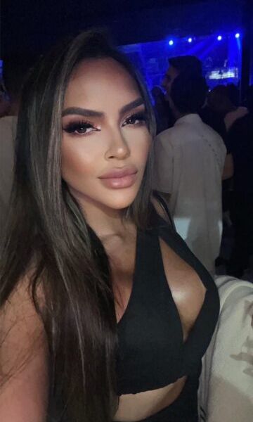 Olá meus amores, sou carioca com temporada na cidade. Gosto muito de dar prazer e satisfazer meu parceiro! Amo fazer oral caprichado e particularmente gosto muito. Amo beber vinho, fico sexy e sensual. Garanto que vocês não irão se arrepender!Atendo 24 horas.Cachê: R$ 500,00 – 1 hora