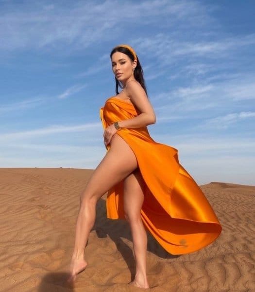 Hi guys! I’m educated lady with high education. Always developing my personality. My English is fluent and first of all I will be interesting to talk with. And I’m very sexy. I love what I do. I prefer only gentleman to meet. Only respectful way. Waiting message from you, gentleman ?